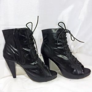 NEW MADDEN GIRL BLACK LACE UP BOOTIES SZ 10